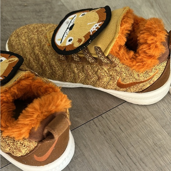 Nike NEW Lebron Little Big Cats toddler Lion sneaker - Picture 3 of 3